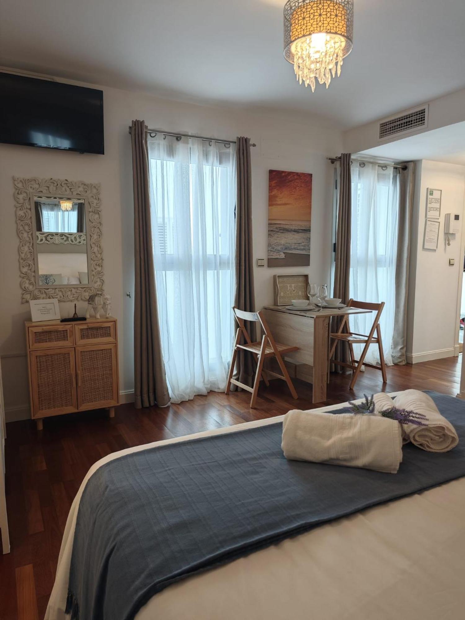 El Estudio Del Marques Little Apartments Кадис Екстериор снимка